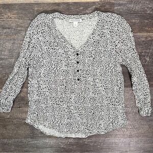 Amazon Essentials animal print white knit top size medium M B173